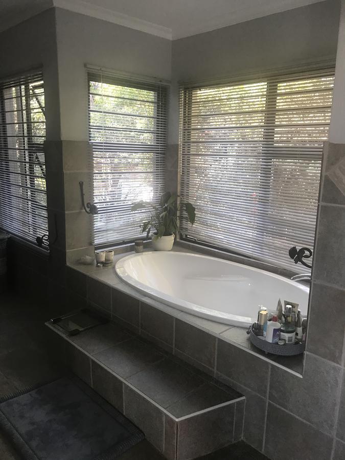 Koru Guesthouse Претория Экстерьер фото